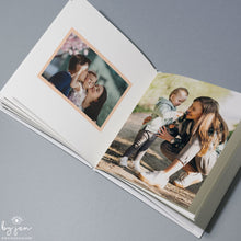 Cargar imagen en el visor de la galería, Fotolibro personalizado