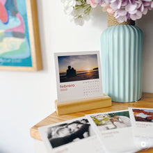 Cargar imagen en el visor de la galería, Calendario 2026 personalizado con soporte