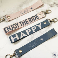 Cargar imagen en el visor de la galería, Llaveros personalizados (Minimo 54 unidades)
