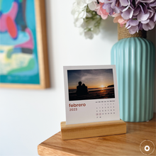 Cargar imagen en el visor de la galería, Calendario 2026 personalizado con soporte
